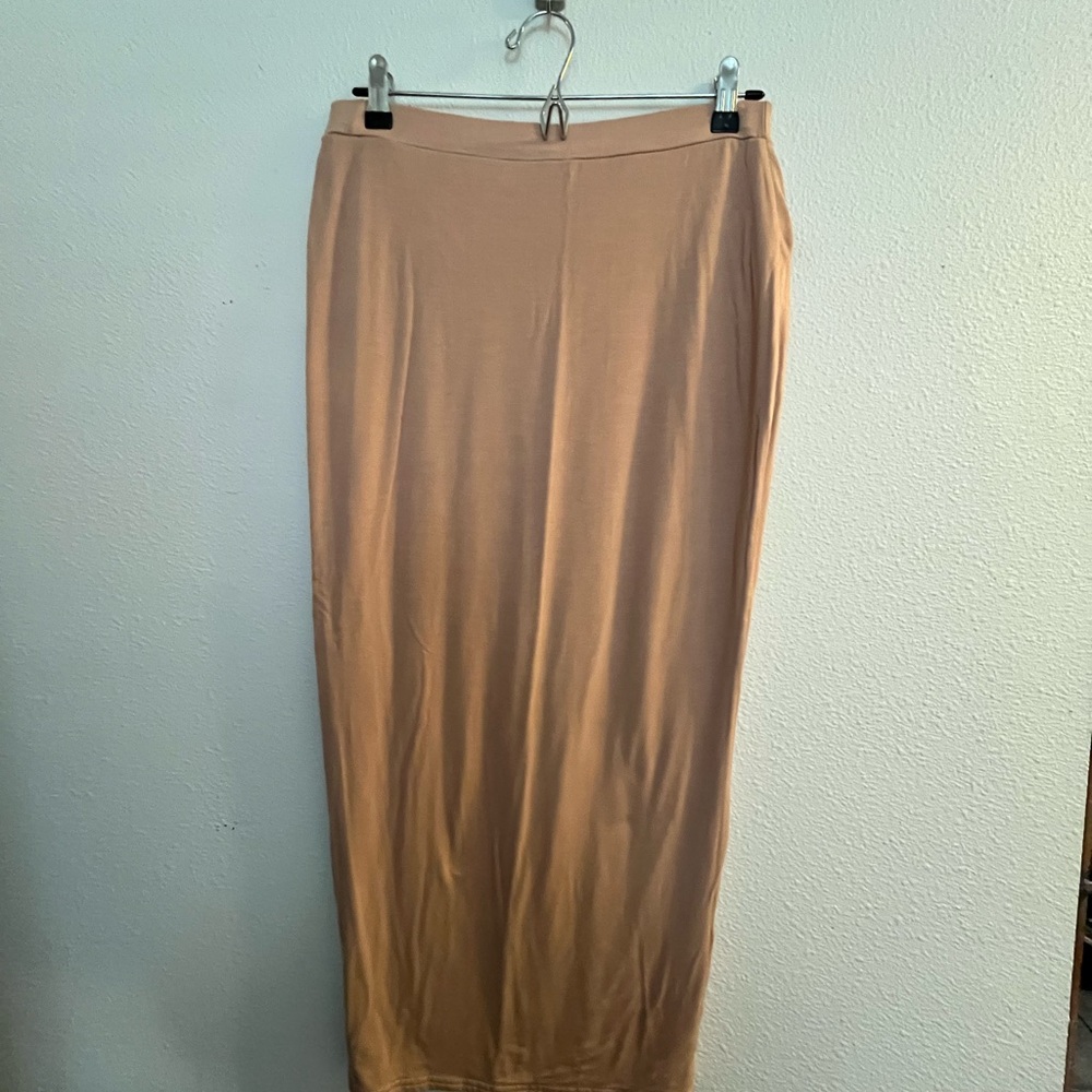 Missguided + Long Maxi Knit Skirt in Beige
